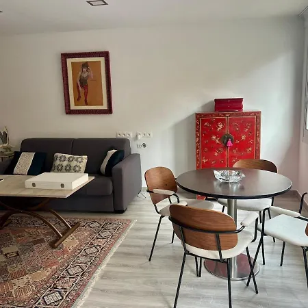 Cozy Flat Steps From Monte Carlo Tennis & Rocabruna