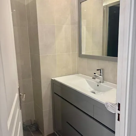 Cozy Flat Steps From Monte Carlo Tennis & *